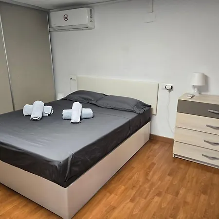 Con Piscina Lua Manises